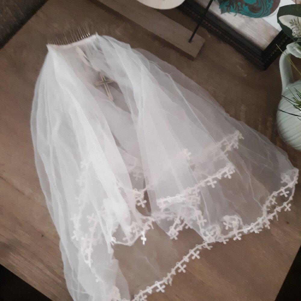 Girls First Communion Veil - White Holy 1st Communion Headpiece - Picture 10 of 15